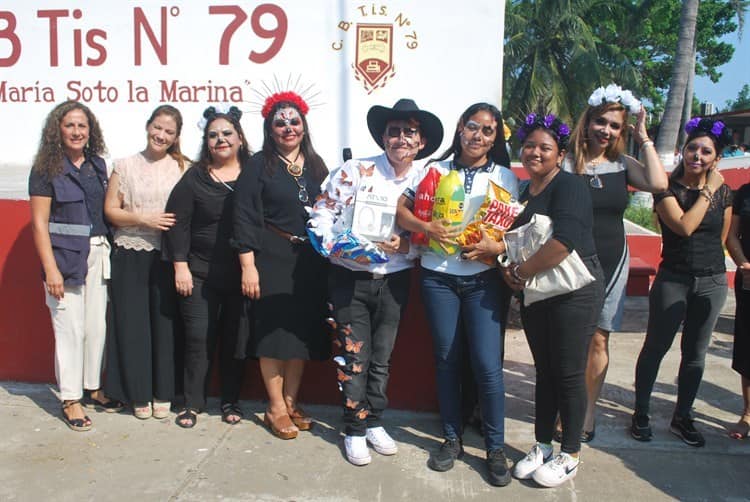 Estudiantes del CBTIS 79 rinden homenaje a nuestros Fieles Difuntos