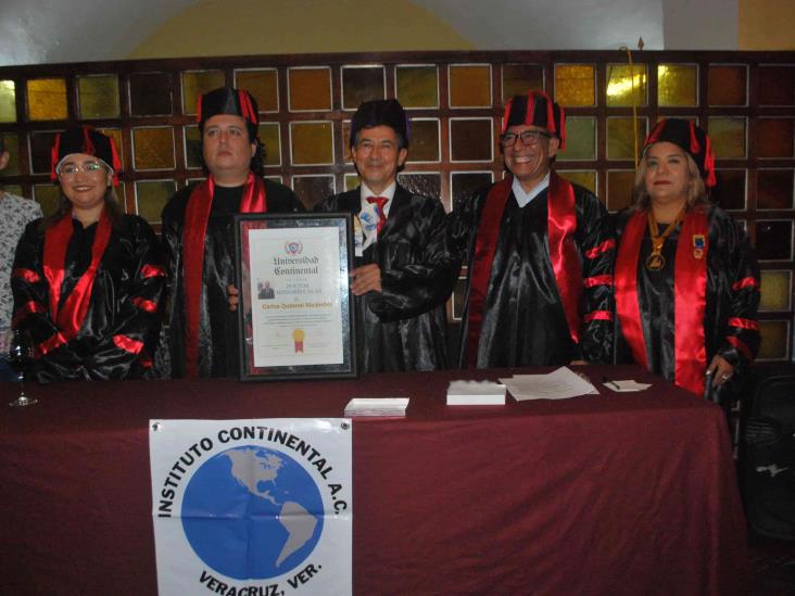 Carlos Quesnel Meléndez recibo título Doctor Honoris Causa