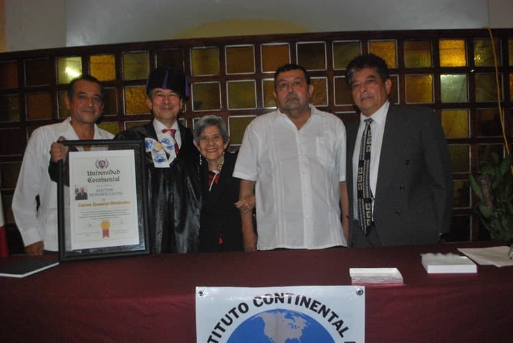 Carlos Quesnel Meléndez recibo título Doctor Honoris Causa