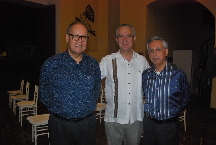 Carlos Quesnel Meléndez recibo título Doctor Honoris Causa