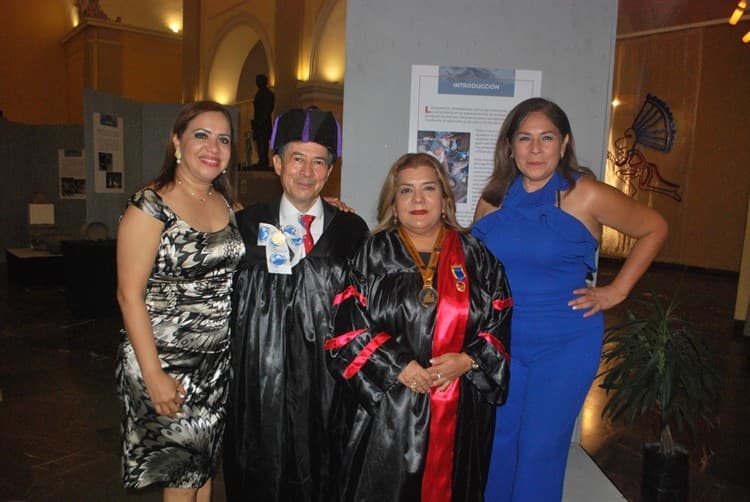 Carlos Quesnel Meléndez recibo título Doctor Honoris Causa