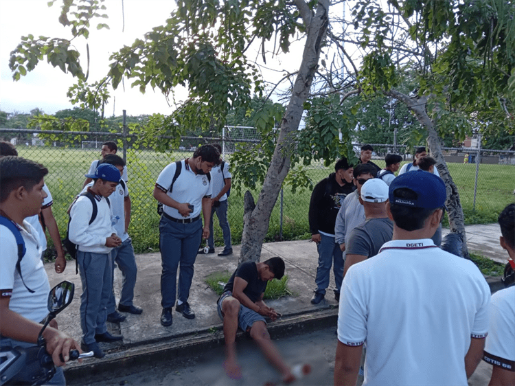 Chocan motos en Tierra Blanca, un menor quedó lesionado