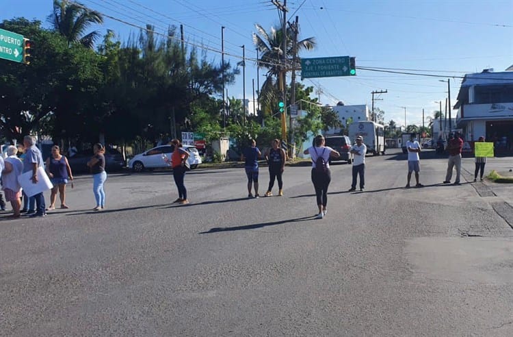 Amenazan a padres de familia de primaria en El Coyol por bloqueo en Veracruz (+Video)