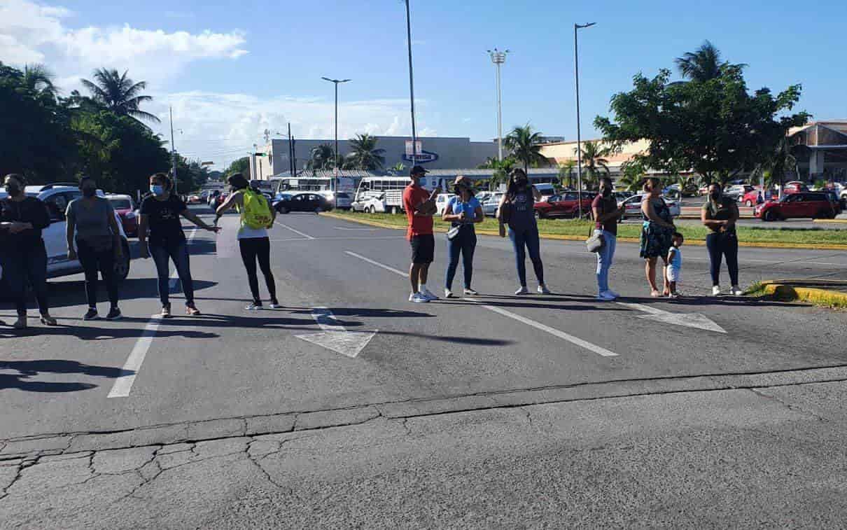 Se manifiestan padres de familia de primaria en El Coyol en Veracruz (+Video)