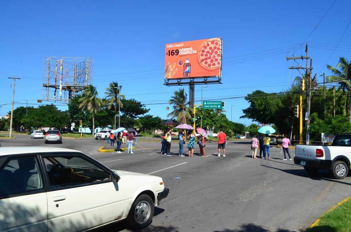 Amenazan a padres de familia de primaria en El Coyol por bloqueo en Veracruz (+Video)