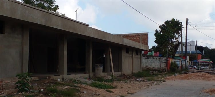 Parada obra de construcción del Centro de Salud de Jáltipan