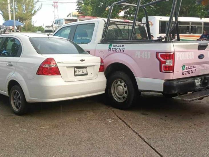 Patrulla protagonizó choque en la Benito Juárez Norte en Coatzacoalcos