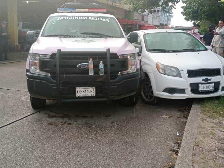 Patrulla protagonizó choque en la Benito Juárez Norte en Coatzacoalcos