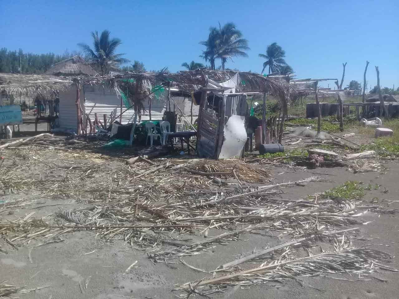 En el olvido palapas de Antón Lizardo en Alvarado