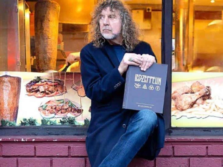 Robert Plant, de Led Zeppelin, llega a bar y canta gratis para fanáticos