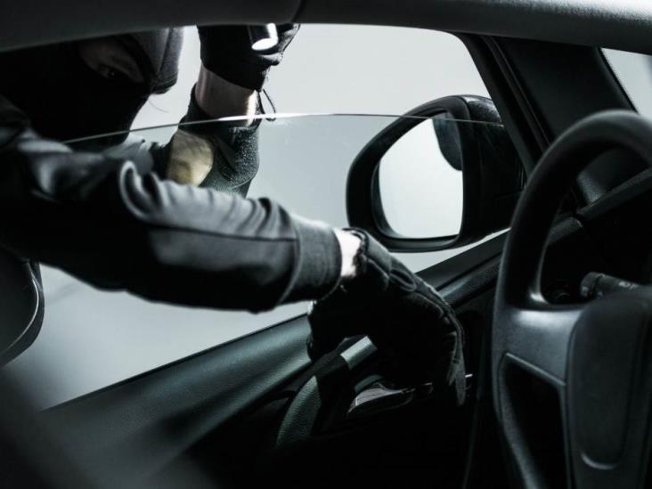 Denuncian robo baterías y computadoras de automóviles en fraccionamientos de Veracruz