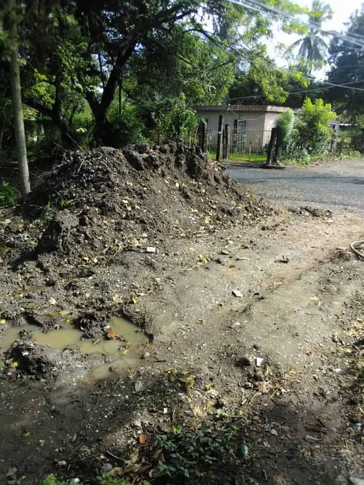 Socavón y calles en mal estado aquejan a vecinos de Boca del Río y Medellín de Bravo