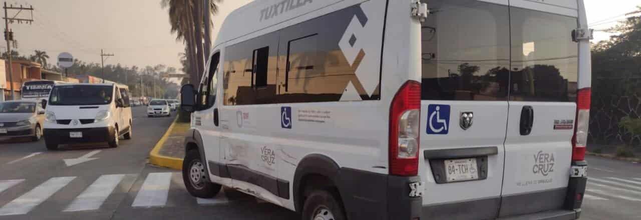 Choca ambulancia del DIF Municipal de Tuxtilla en la ciudad de Veracruz