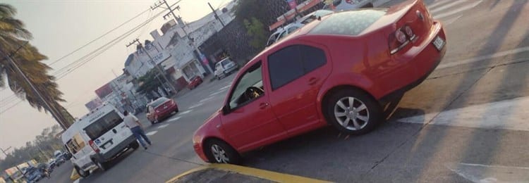 Choca ambulancia del DIF Municipal de Tuxtilla en la ciudad de Veracruz