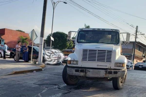 Reportan choque sobre boulevard Manuel Ávila Camacho en Misantla