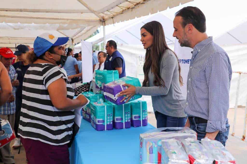 Atienden a población de Boca del Río con Feria de la Salud