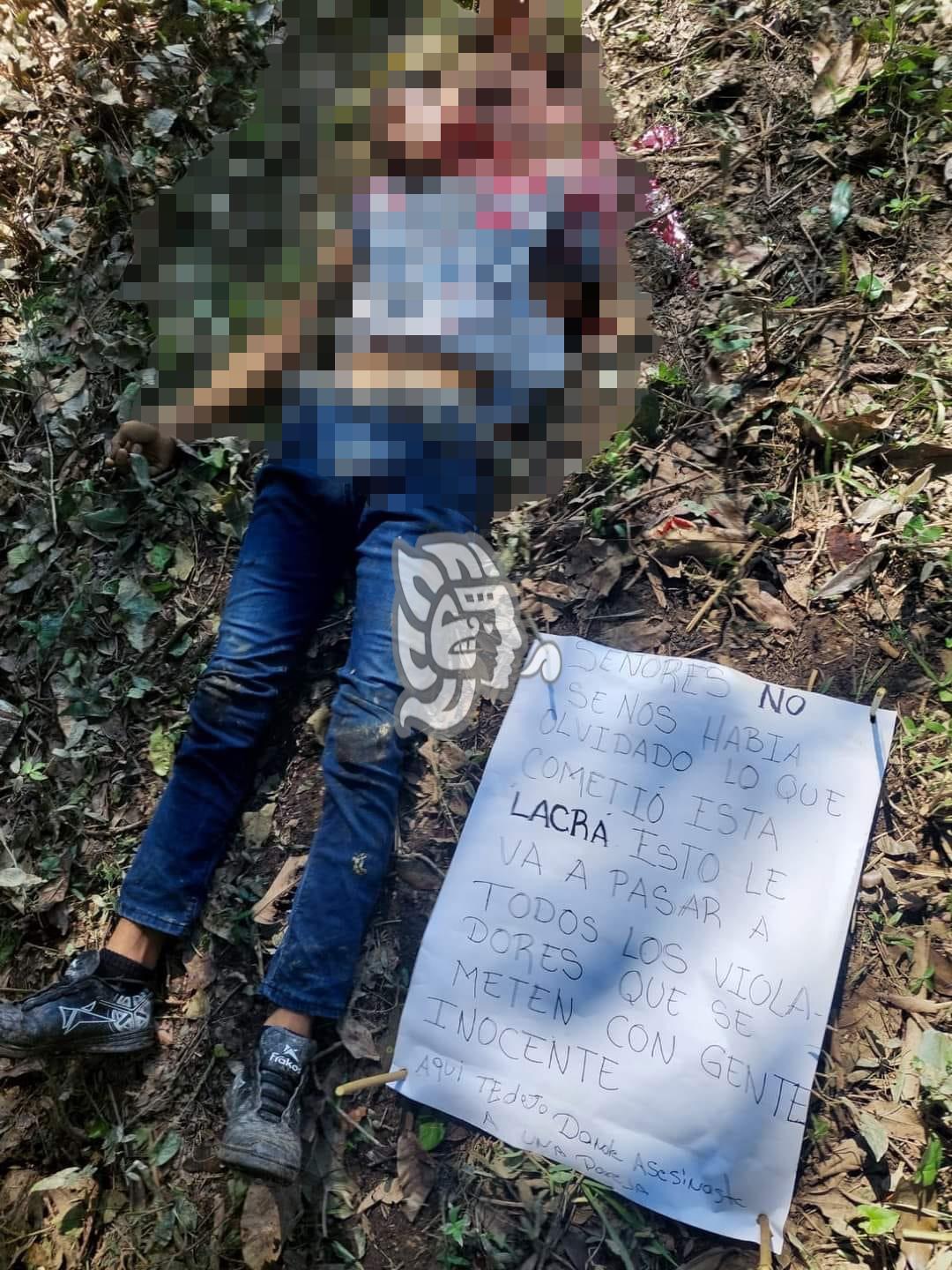 Encuentran hombre degollado en camino rural