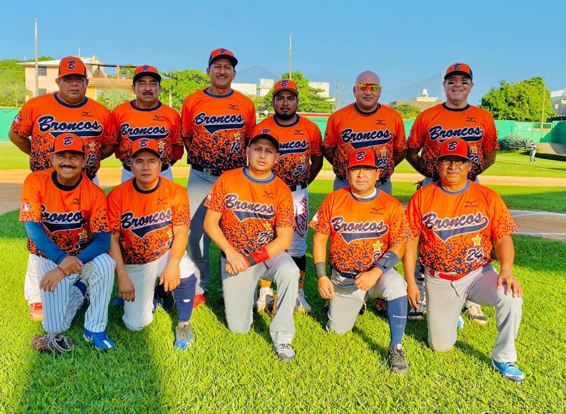 Broncos remonta ante Cachorros en la final