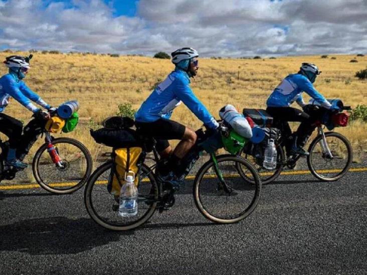 Aficionados argentinos viajaron en bicicleta a Qatar