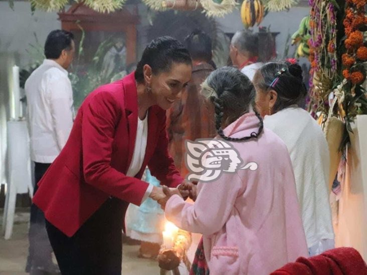 Claudia Sheinbaum se reúne con abuelos totonacas en Papantla