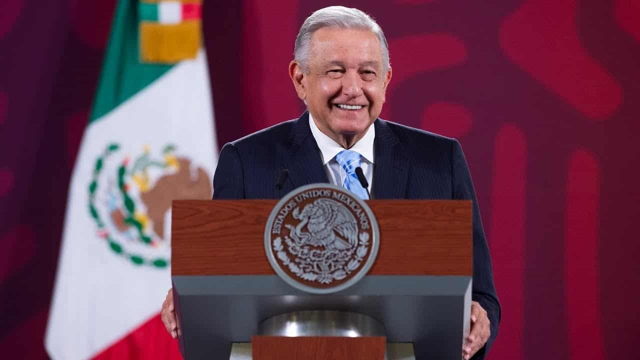 AMLO cumple 69 años; agradece felicitaciones de políticos y ciudadanos