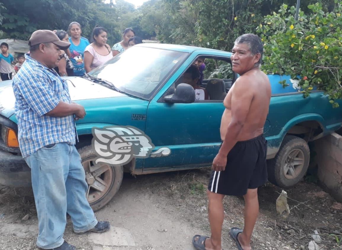 Empleado del ayuntamiento de Texistepec impacta vivienda