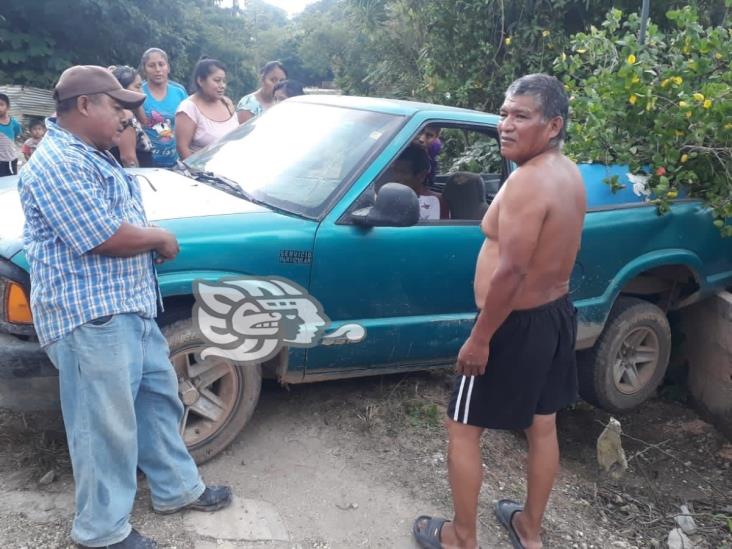 Empleado del ayuntamiento de Texistepec impacta vivienda