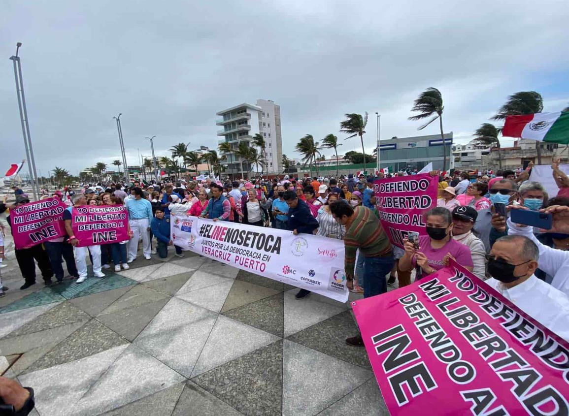 Veracruzanos se suman a la marcha nacional en defensa del INE(+Video)