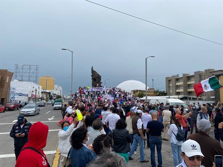 Veracruzanos se suman a la marcha nacional en defensa del INE(+Video)