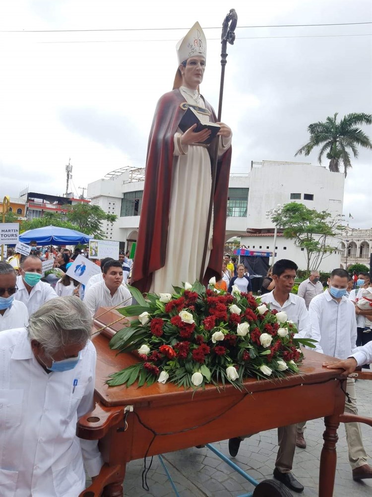 Realizan en Cosamaloapan procesión a San Martín de Tours