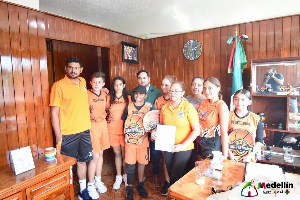 Apoyan a jóvenes de Medellín para participar en torneo