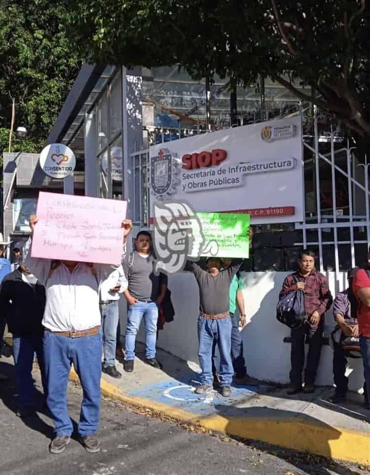 Campesinos de Chicontepec toman la SIOP en demanda de obras