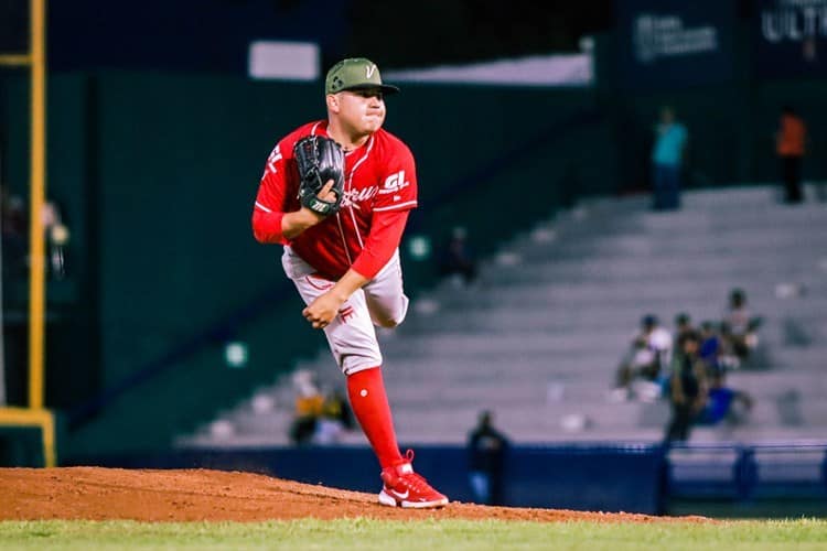 Recibe Luis Márquez gran honor en la LMB