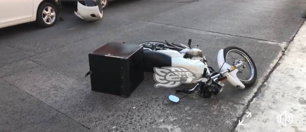 Motociclista resulta lesionado en choque en la Úrsulo Galván de Xalapa