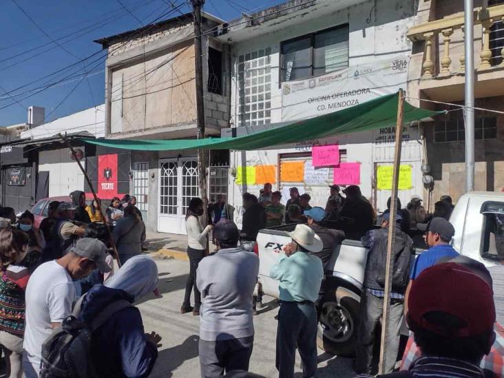 Toman pobladores de La Cuesta sede de CAEV en Mendoza; exigen agua