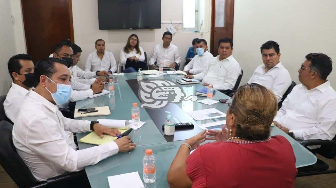 Dialogan autoridades y CFE