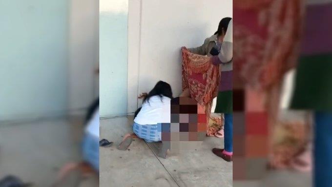 Niña da a luz en la banqueta del hospital; muere el bebé (+Vídeo)