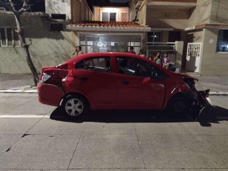 Automóviles se impactan en la colonia Ricardo Flores Magón en Veracruz(+Video)