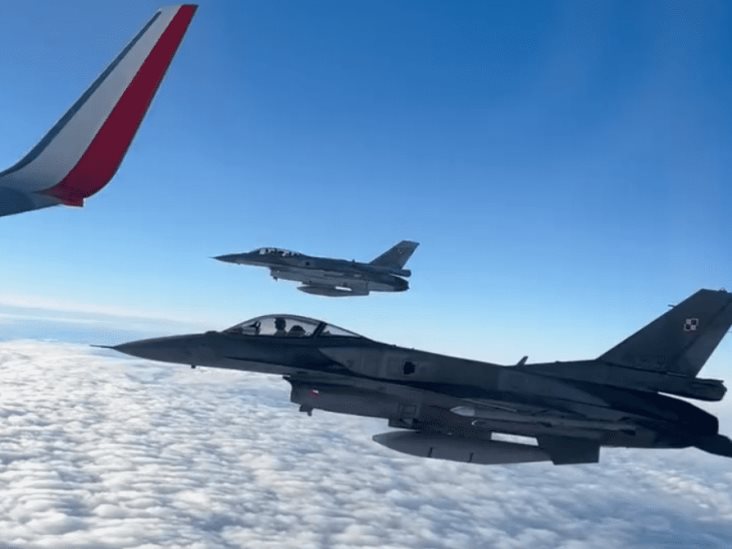 Aviones caza escoltan vuelo rumbo a Qatar de la Selección de Polonia (+Video)