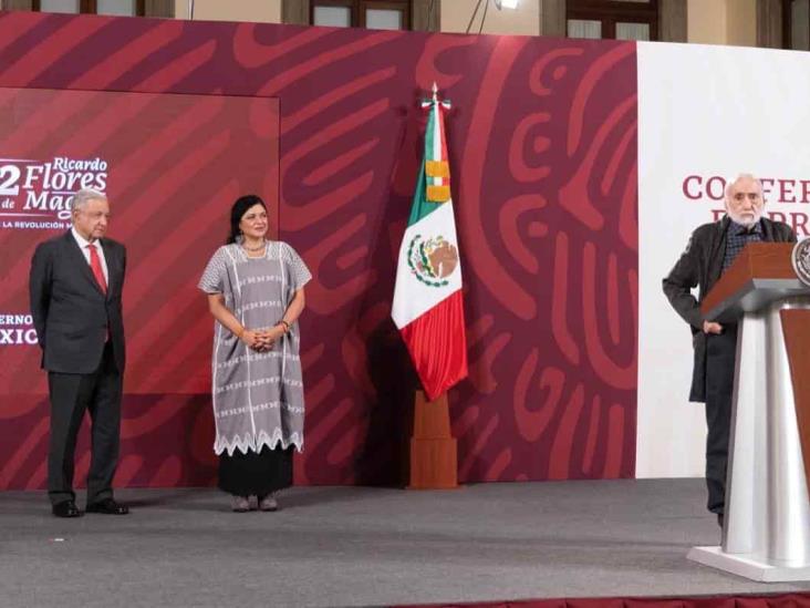 AMLO hace entrega del Premio Nacional de Arte y Literatura