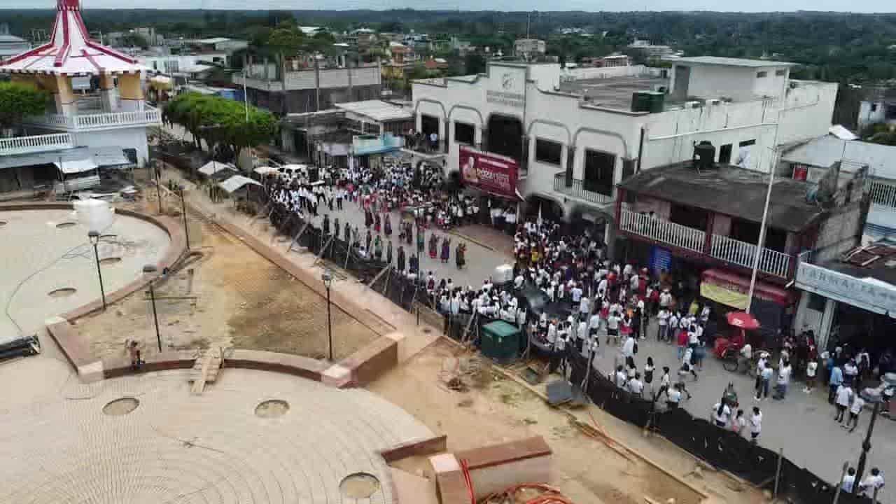 Dejan sola a alcaldesa en desfile deportivo de Sayula(+Video)