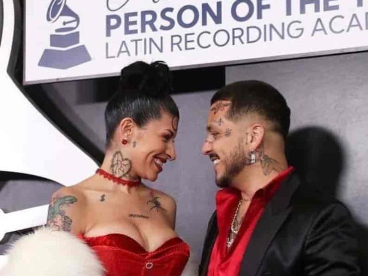 Nodal y Cazzu encienden las redes sociales al posar juntos en los Latin Grammy