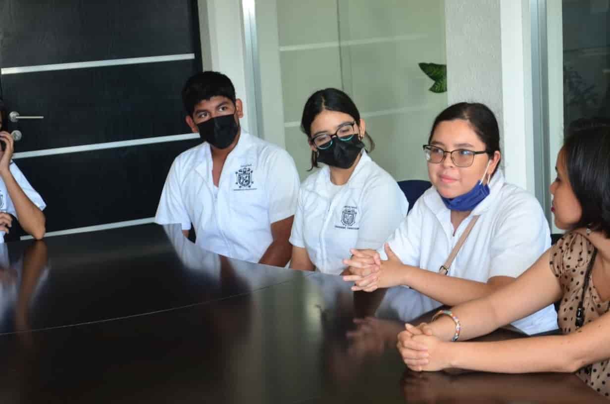 Estudiantes invitan a sumarse a campaña de donación de sangre en Veracruz