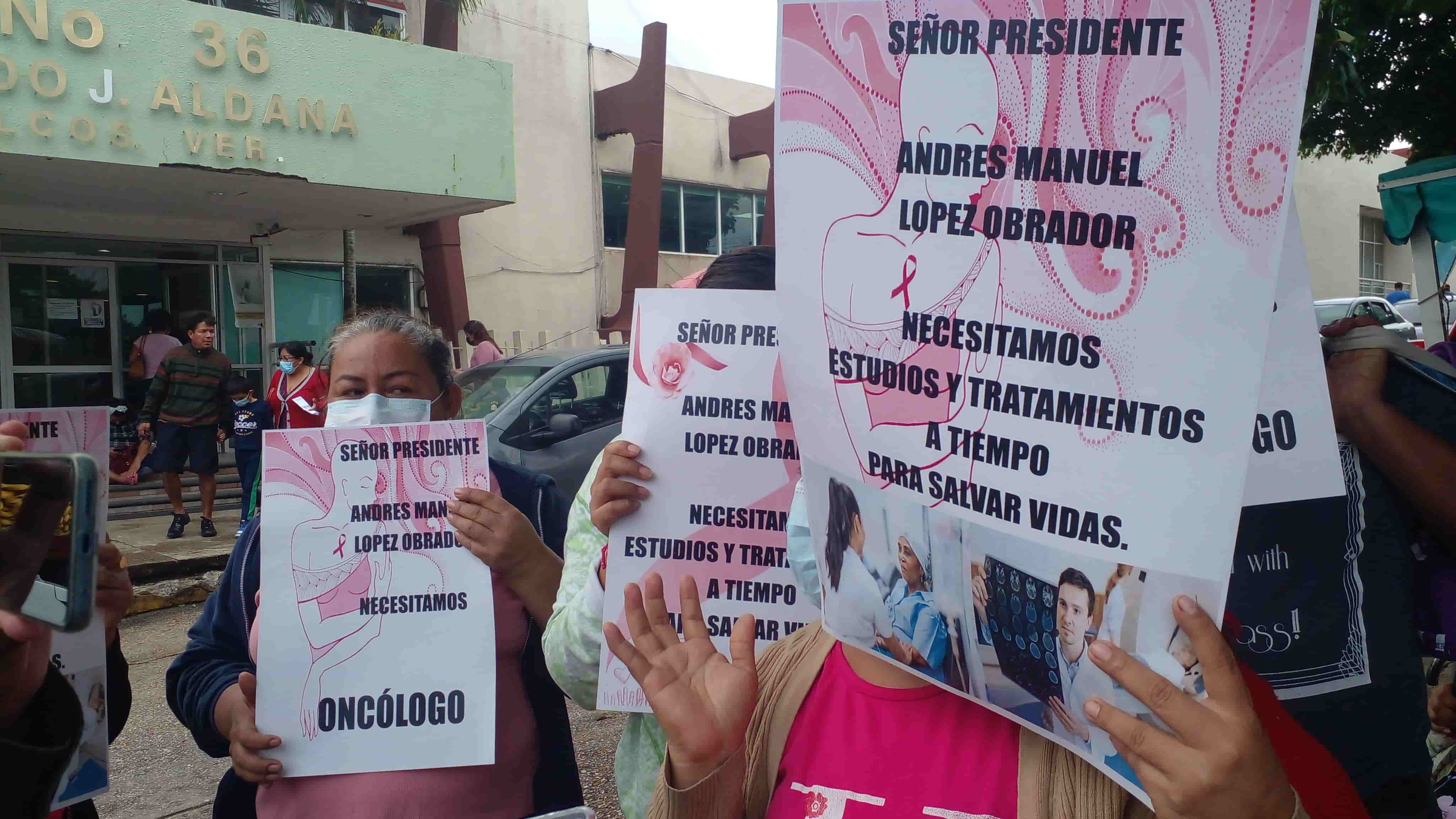 Protestan por presuntos atrasos de quimioterapias en IMSS Coatzacoalcos