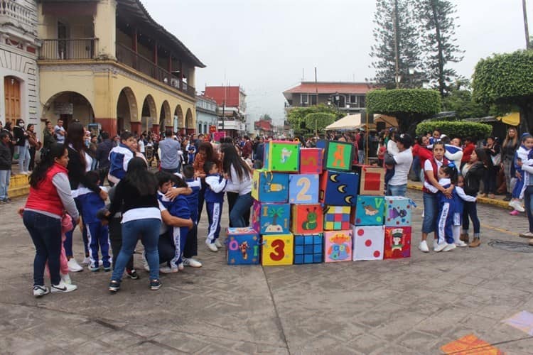 Con desfile infantil, conmemoran el inicio de la Revolución en Misantla