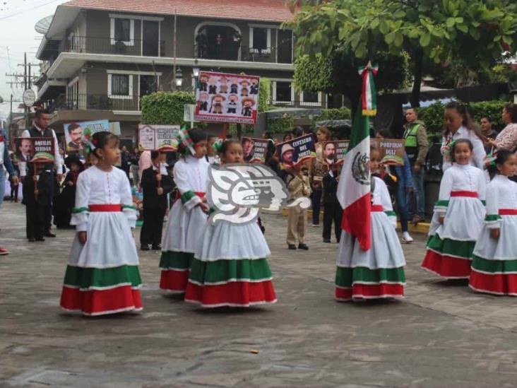 Con desfile infantil, conmemoran el inicio de la Revolución en Misantla