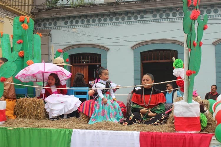 Con desfile infantil, conmemoran el inicio de la Revolución en Misantla