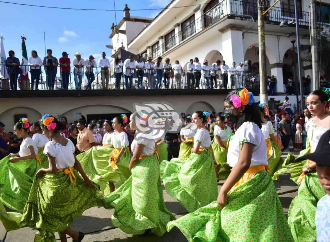 Seis horas de desfile revolucionario vivió Acayucan(+Video)