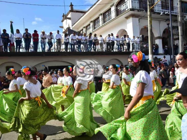 Seis horas de desfile revolucionario vivió Acayucan