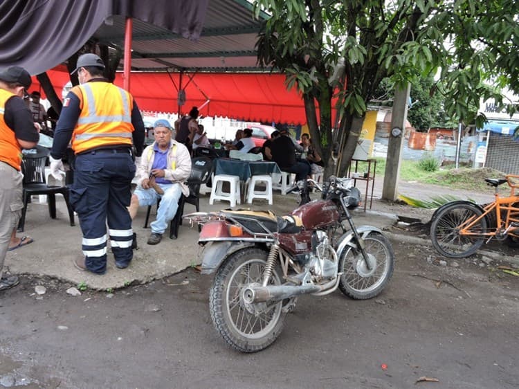 Motociclistas chocan en Tierra Blanca; tres personas resultaron lesionadas